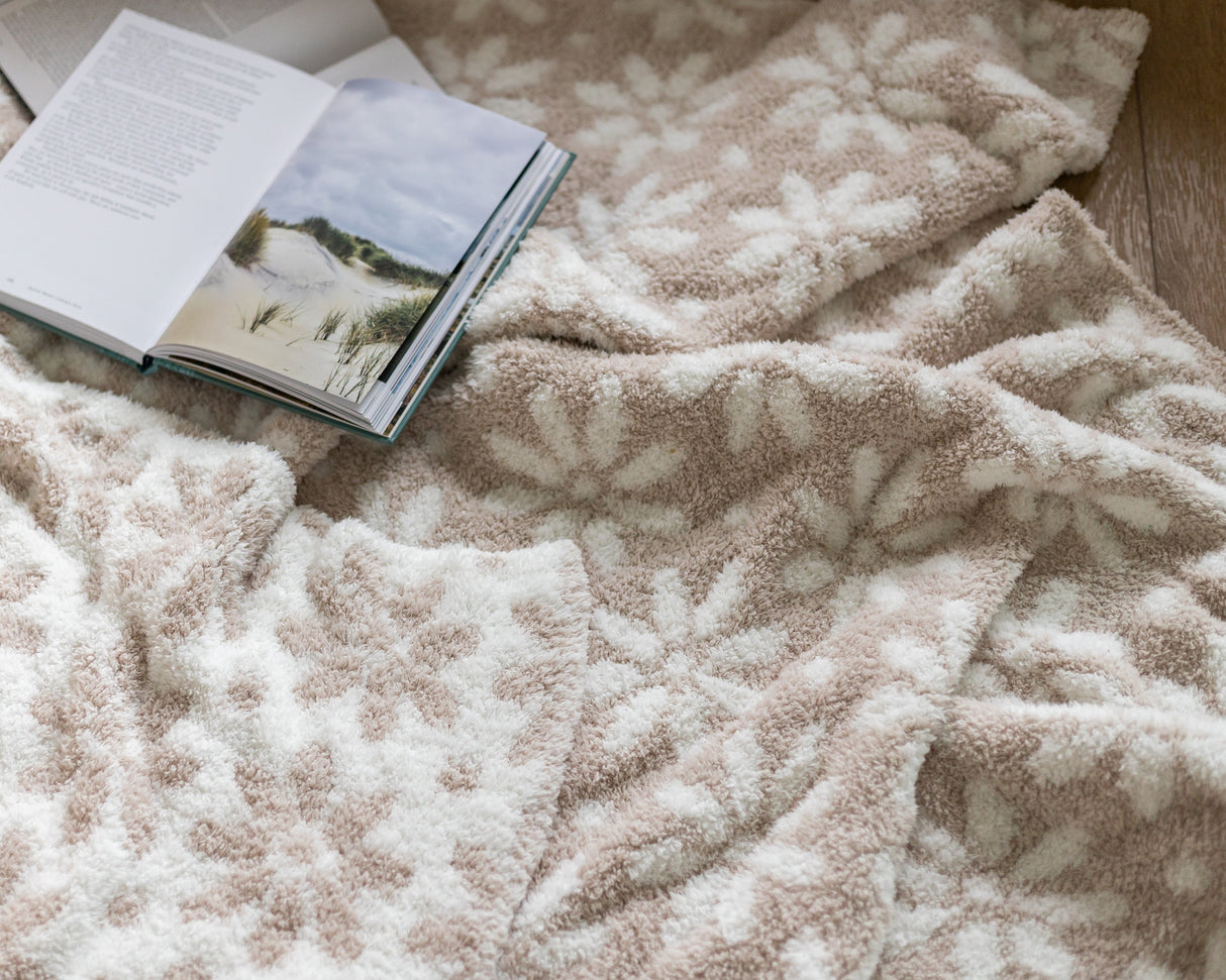 Daisy Print Blushing Beige and White Extended Throw