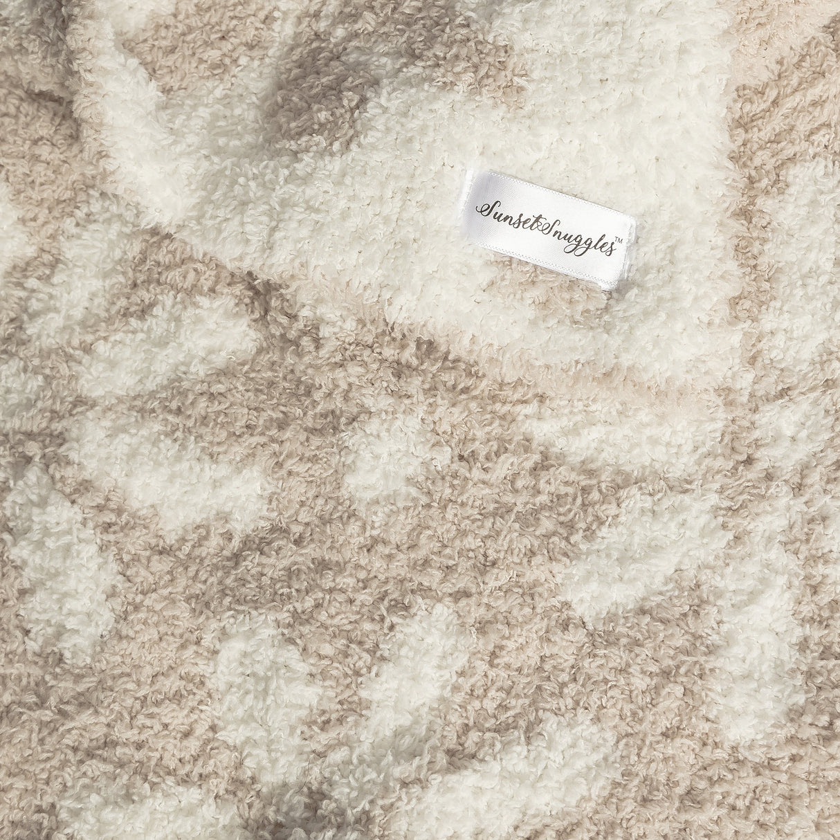 Blushing Beige & White Daisy Print Lovey