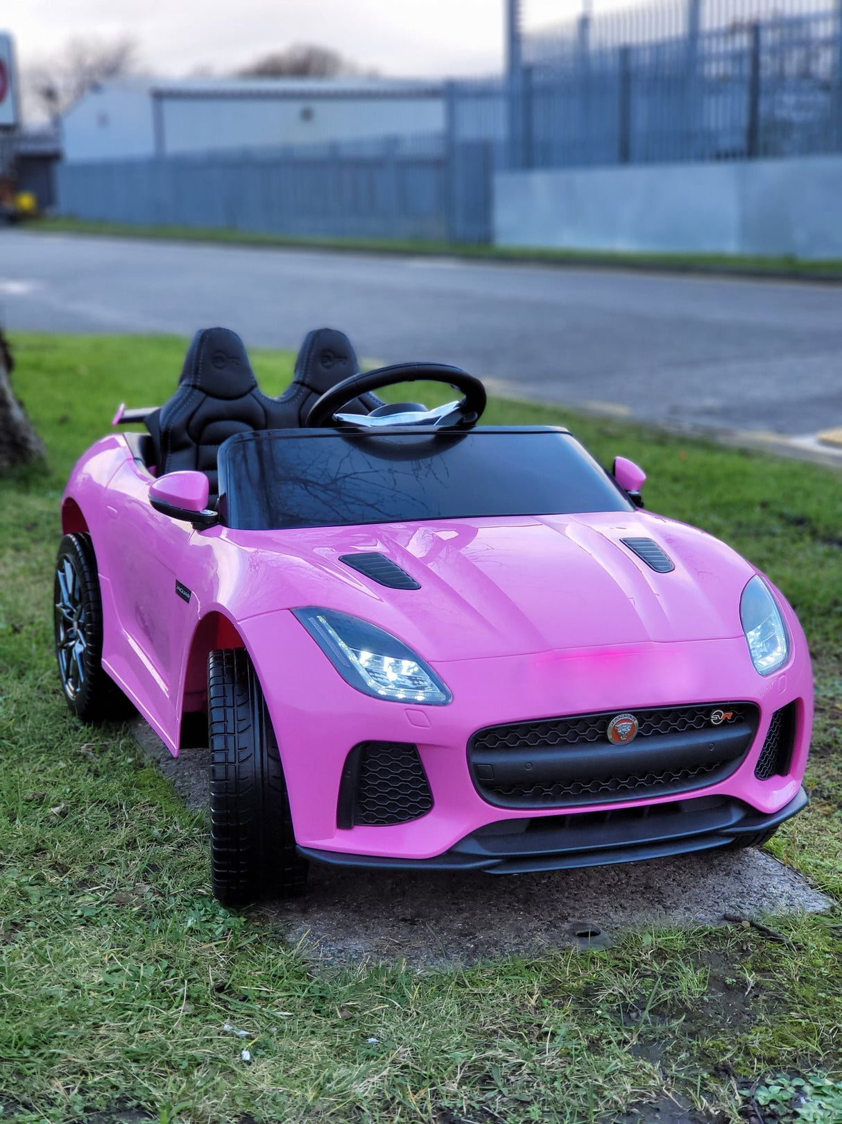 12V Jaguar F Type Kids 1-Seater Ride-On Car W/ Rubber Wheels, Music Player & RC
