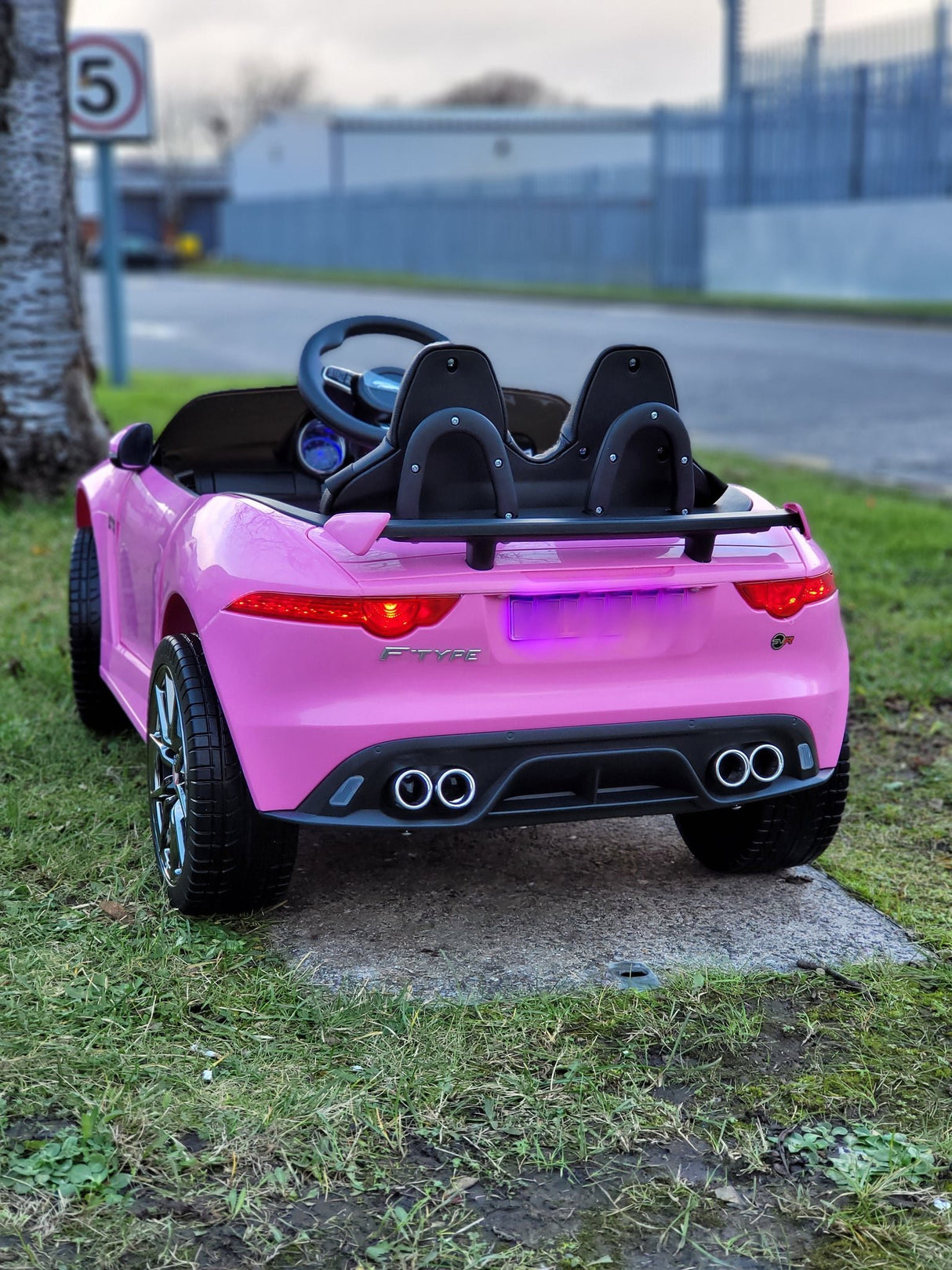 12V Jaguar F Type Kids 1-Seater Ride-On Car W/ Rubber Wheels, Music Player & RC