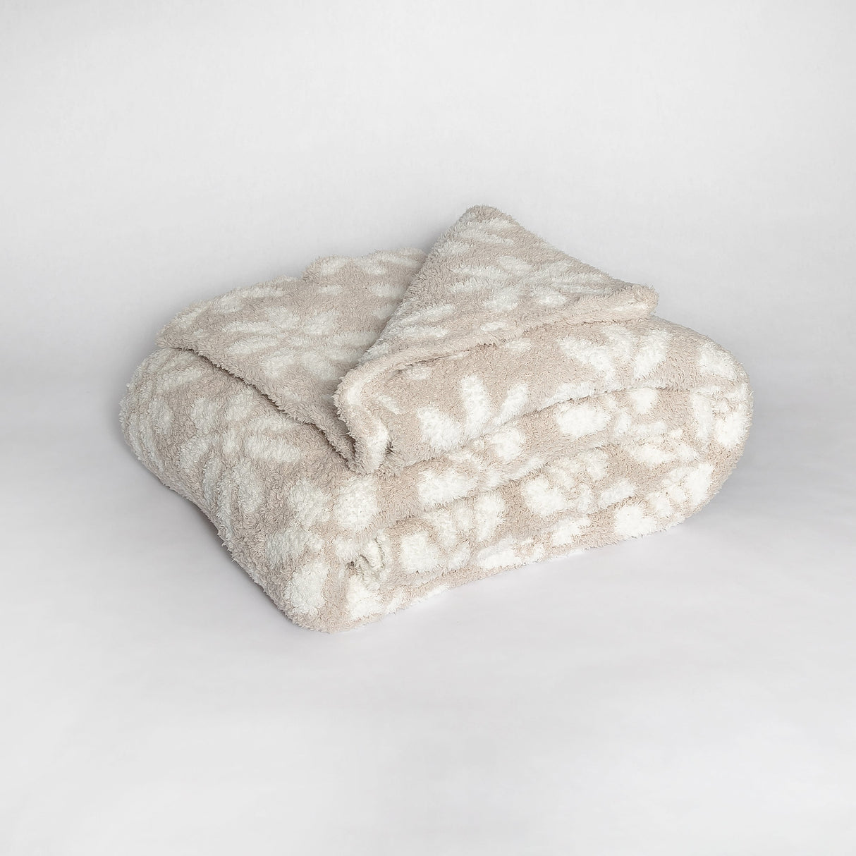Daisy Print Blushing Beige and White Extended Throw